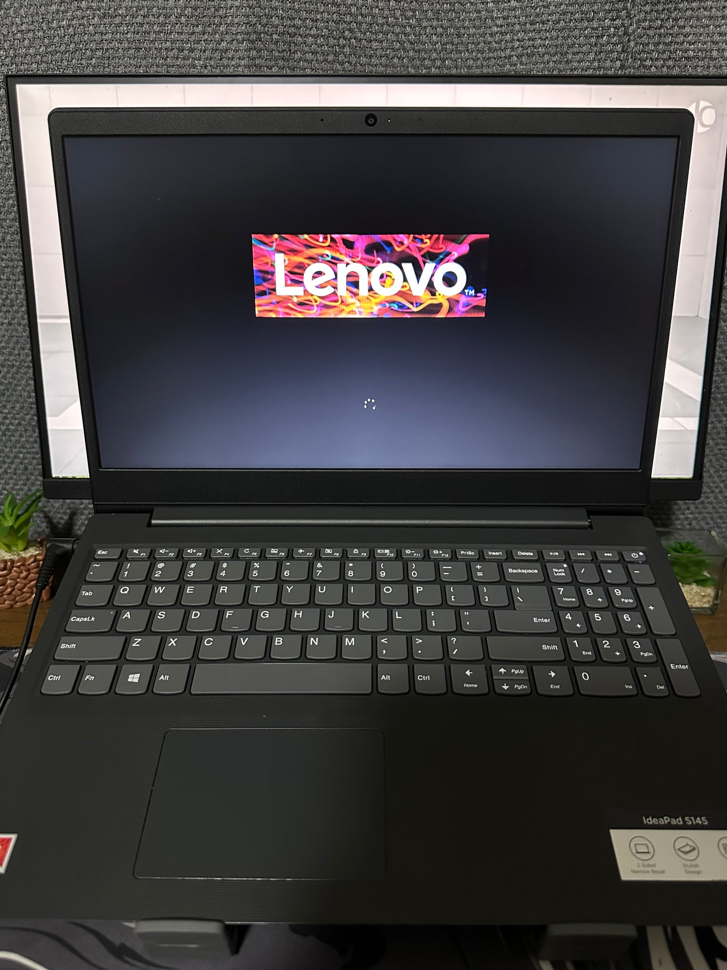 Lenovo IdeaPad S145 💻 | Elegancia, Delgadez y Rendimiento Eficiente